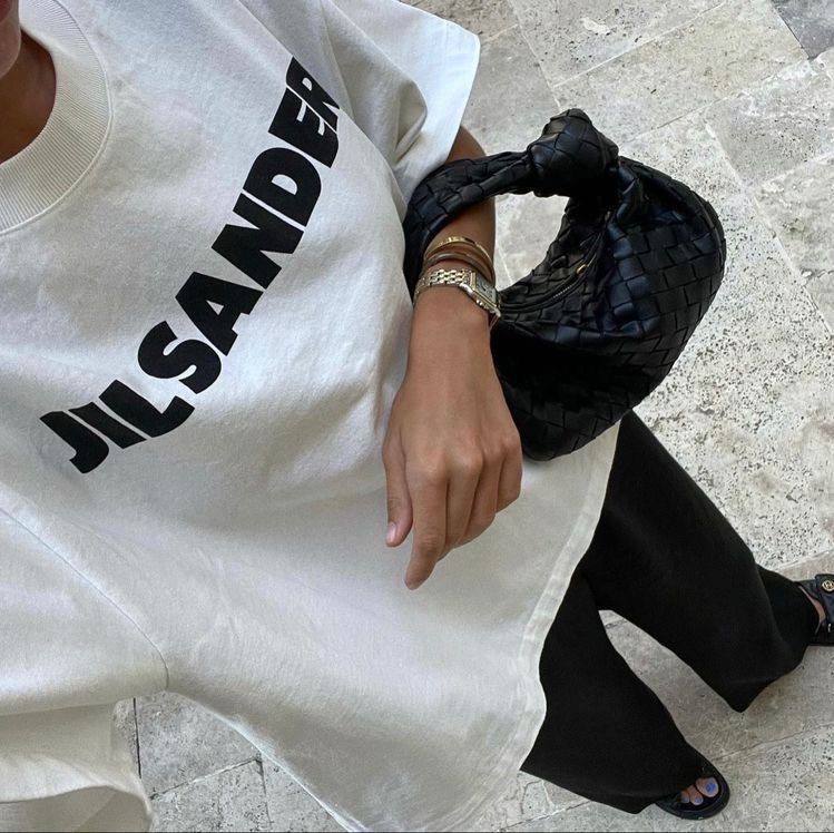 Всеми любимые — легендарные футболки Jil Sander.
Хит вс...