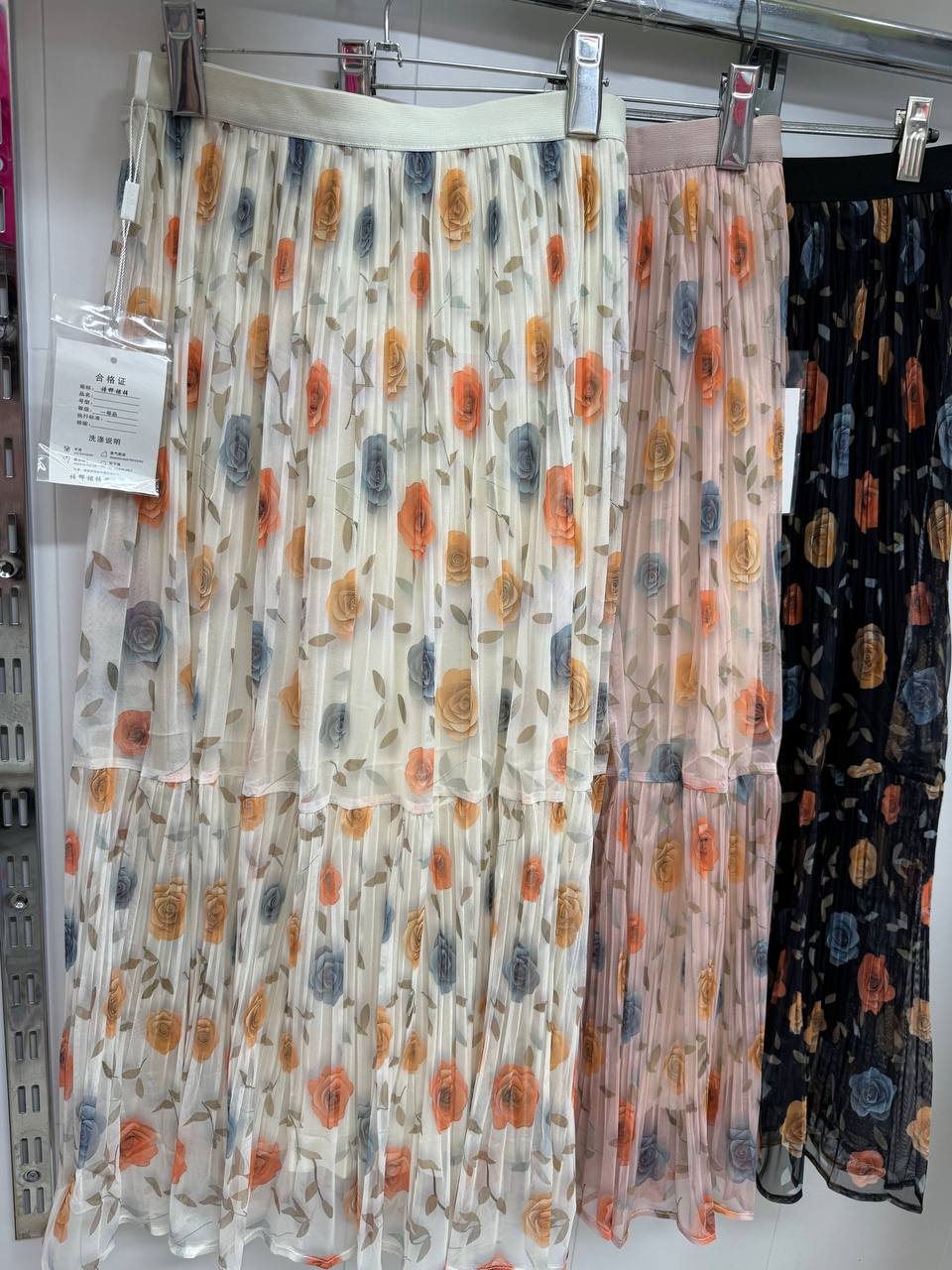Лёгкие плиссированные юбки с нежным цветочным принтом 🌸...