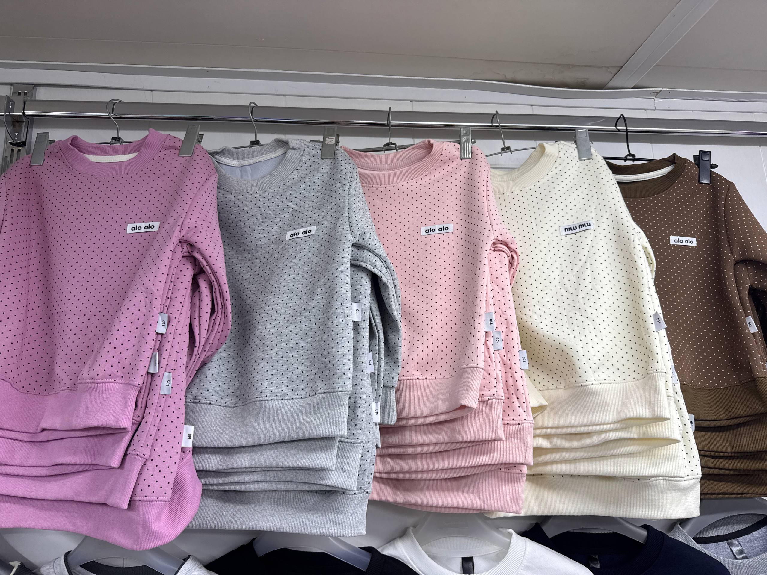 Нежные свитшоты в горошек для стильных деток 🤍