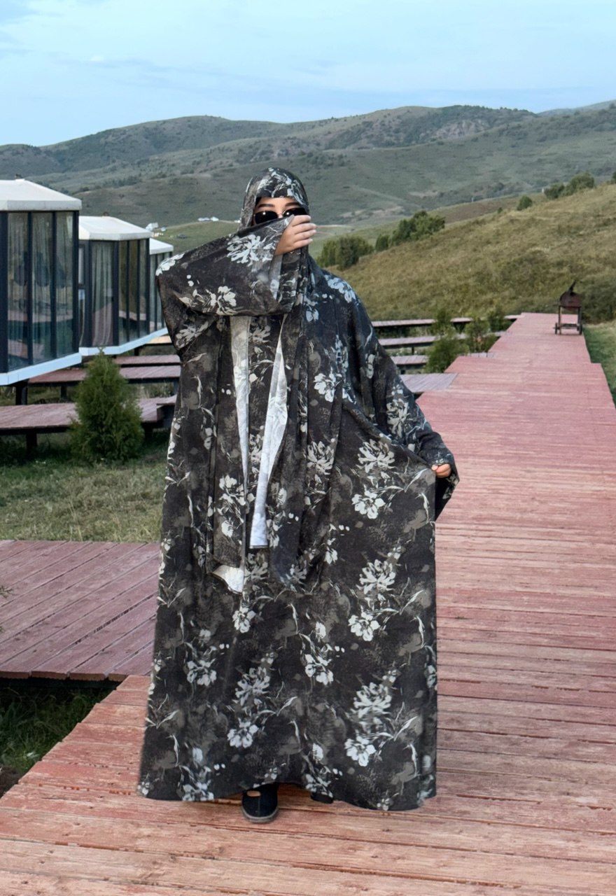 Новинка 
Платья с пришитым палантином из натурального р...