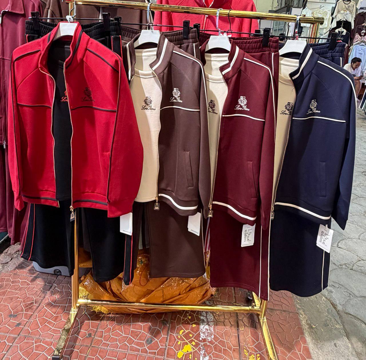 Спортивный хб тройка 
Размер :XL 2XL 3XL
Цена:2600 сом