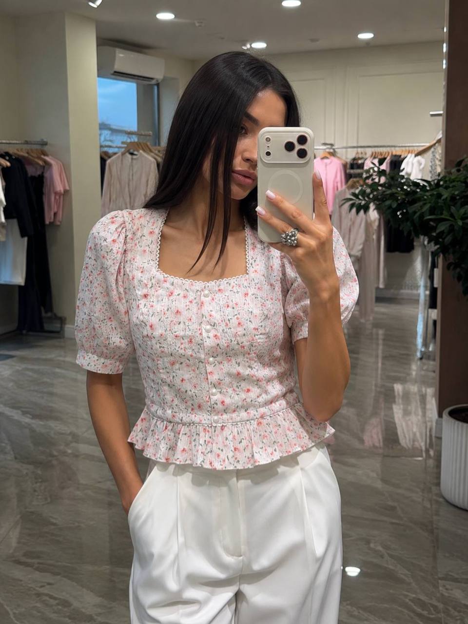 New ✨BE_TRENDY
Красивая блуза в наличии 
✨ Особенности:...
