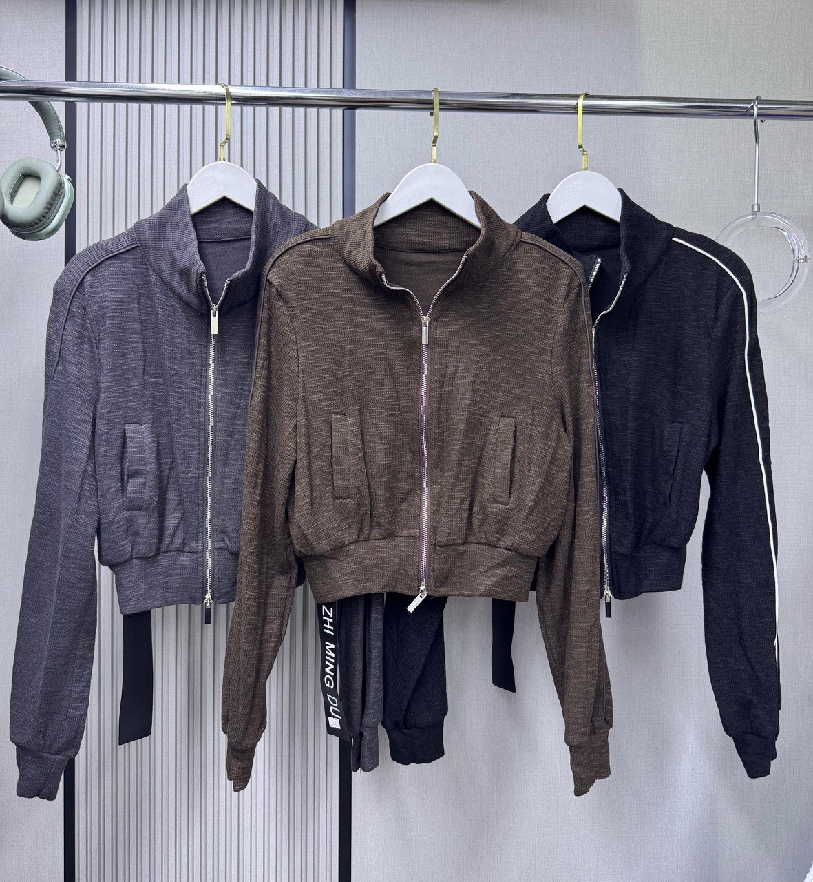 Стильные укороченные КРОП-БОМБЕРЫ НА МОЛНИИ  🔥
💫Тот сам...