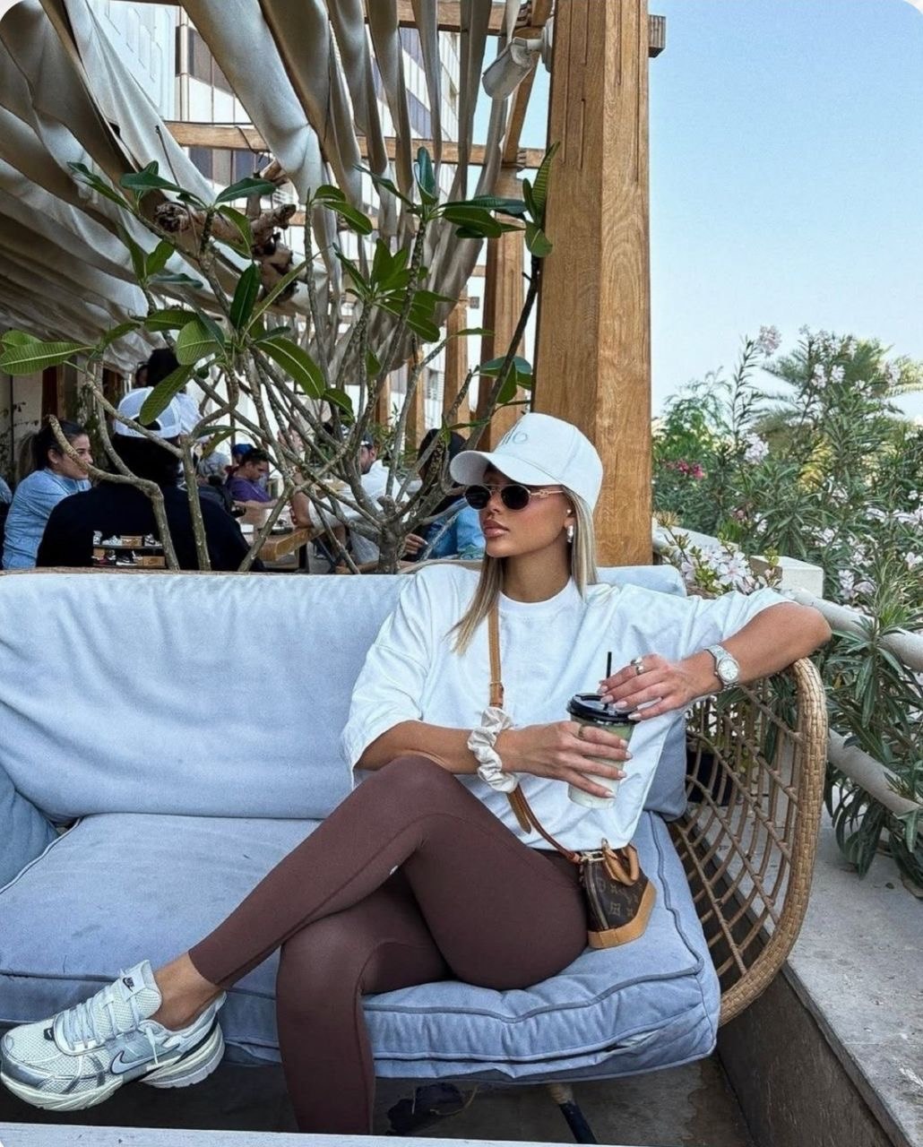 OYSHO | PREMIUM LEGGINGS 🤎
Минимализм, который выглядит...
