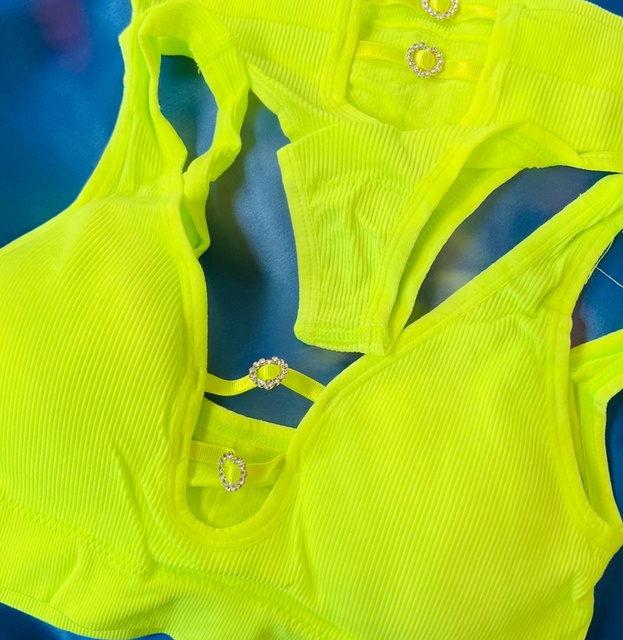 Комплект со стрингами