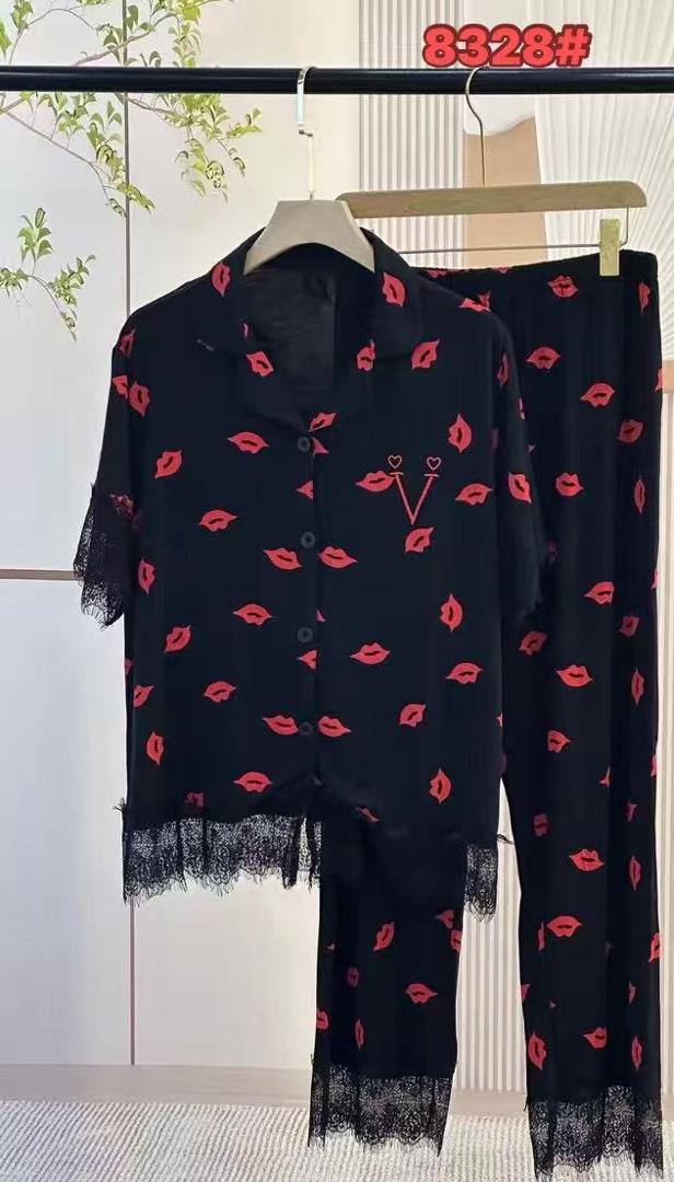 Пижамы женские 
 
Размеры:стандарт