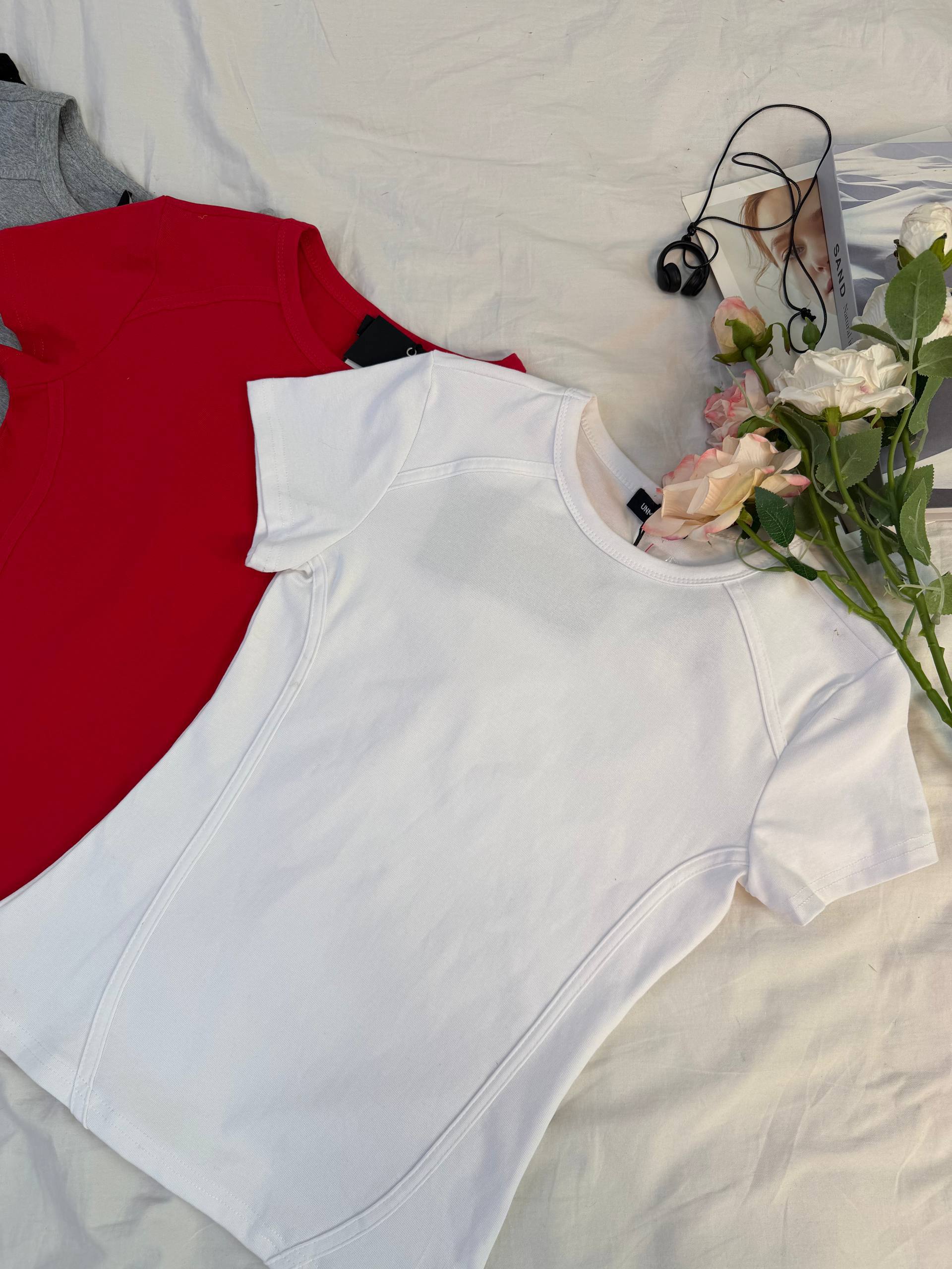 Футболка с акцентным кроем