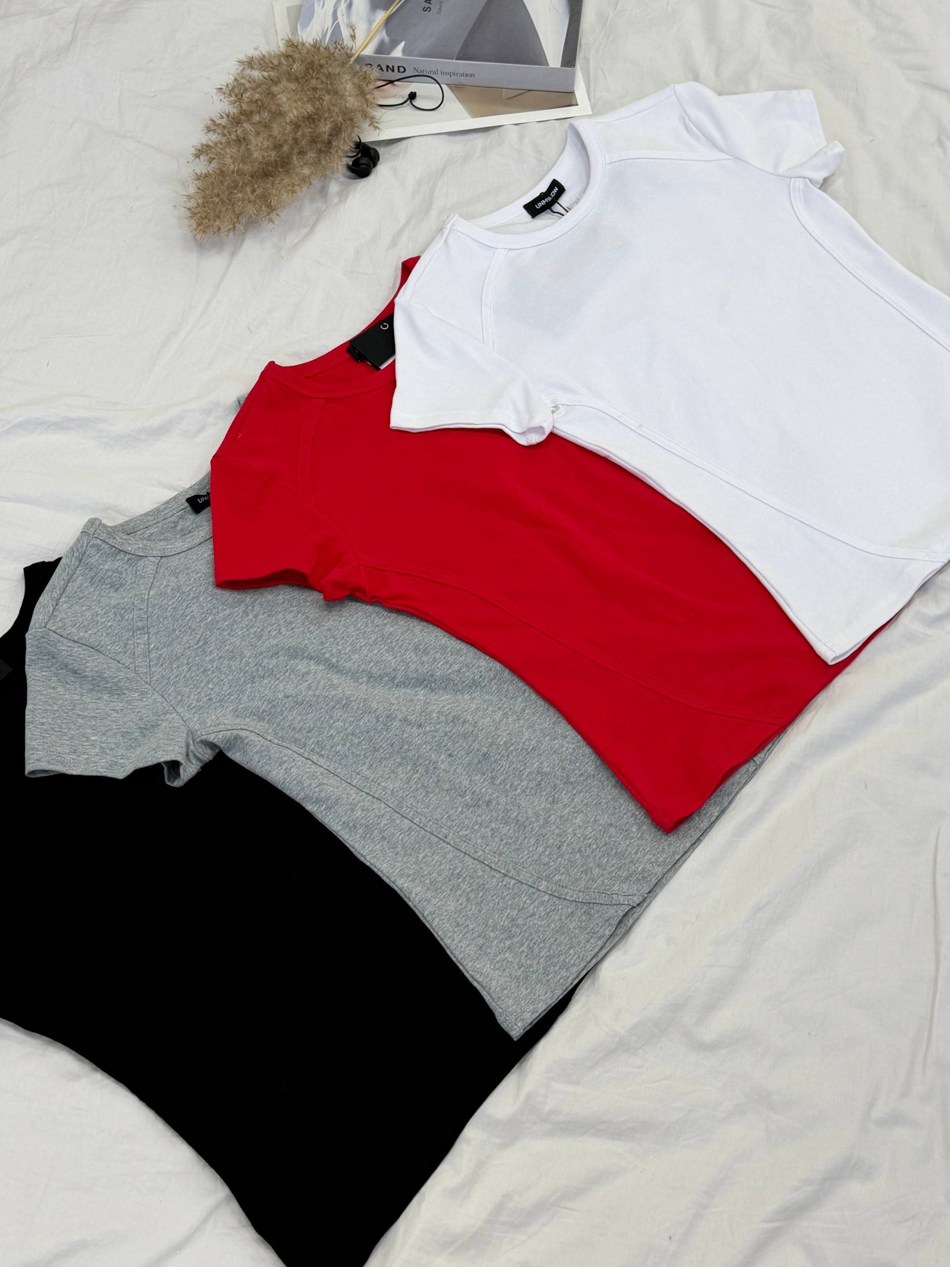 Футболка с акцентным кроем