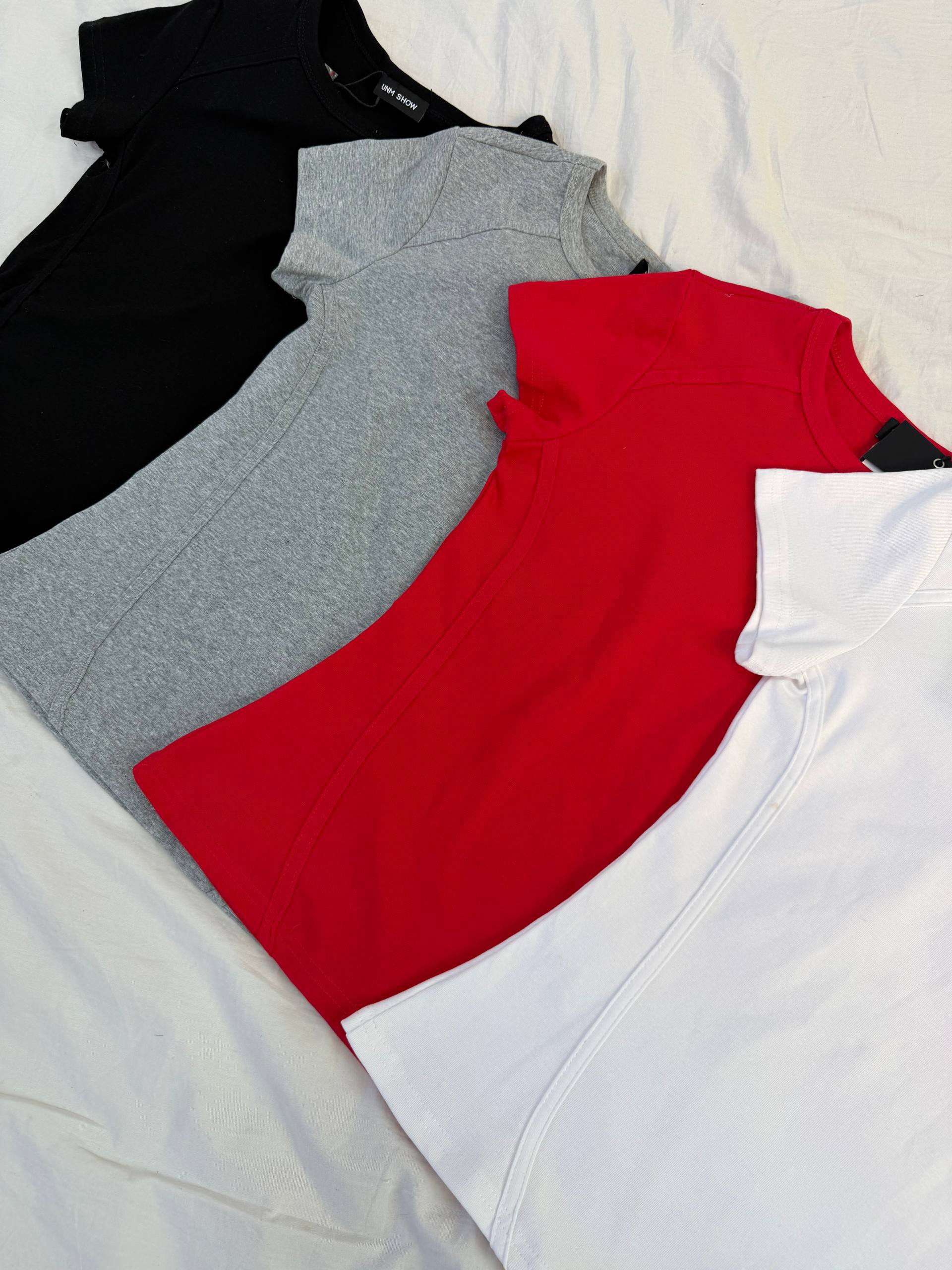 Футболка с акцентным кроем