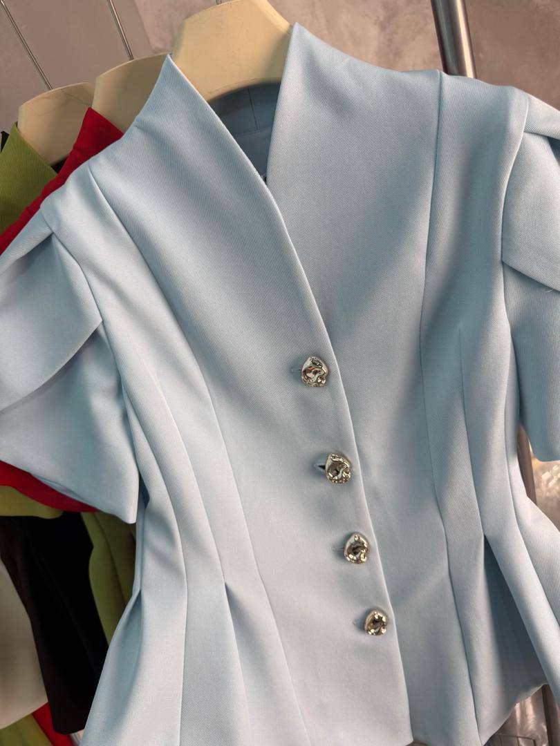 New COLLECTION BY KOKO BRAND 🔥
Приталенный жакет с акце...