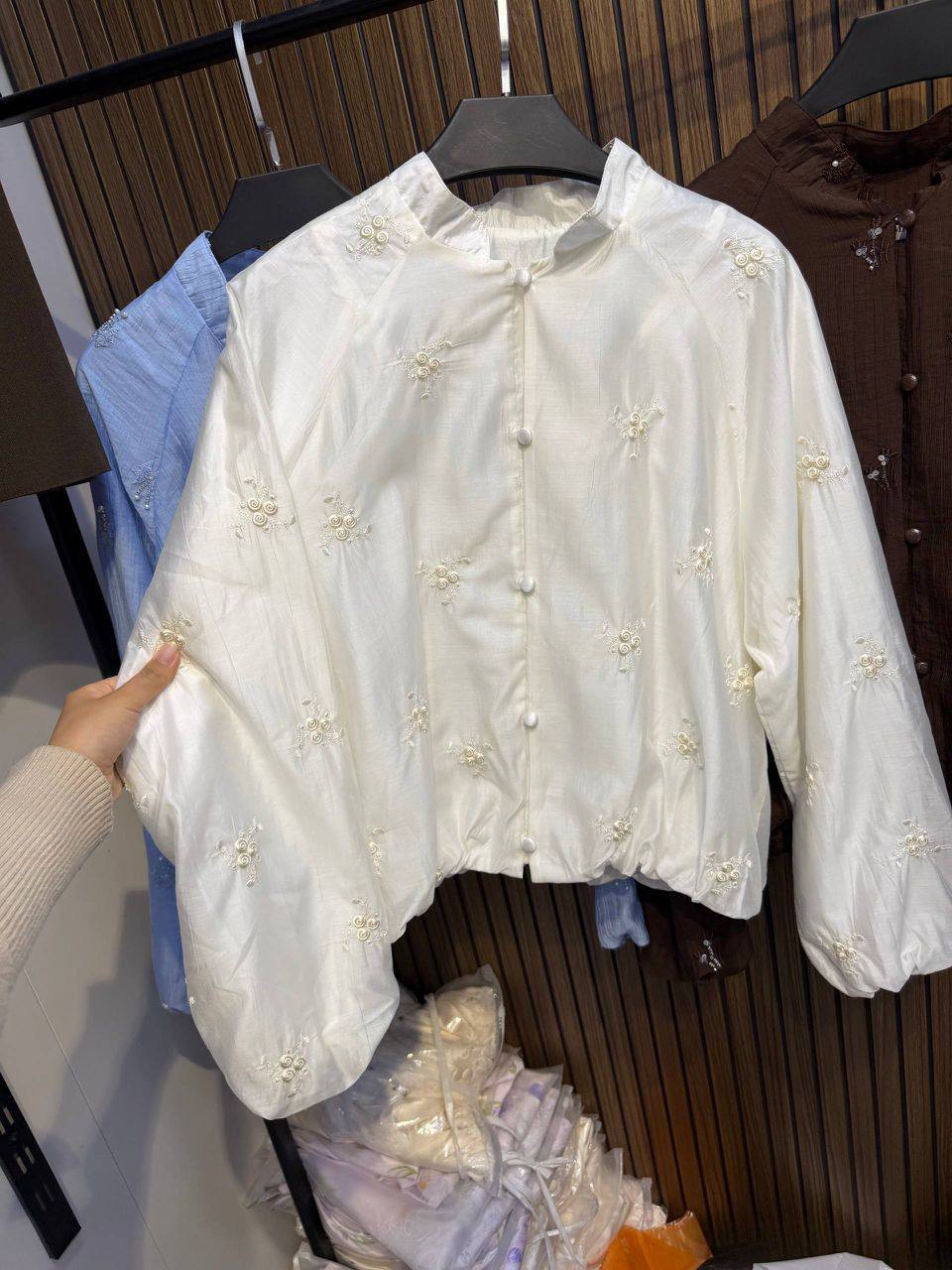 NEW COLLECTION ✨
       Лёгкий бомбер с нежной вышивкой...