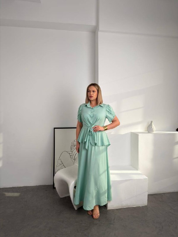 Элегантное платье в нежном оттенке 🌷
Лёгкая ткань флори...