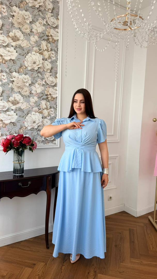 Элегантное платье в нежном оттенке 🌷
Лёгкая ткань флори...