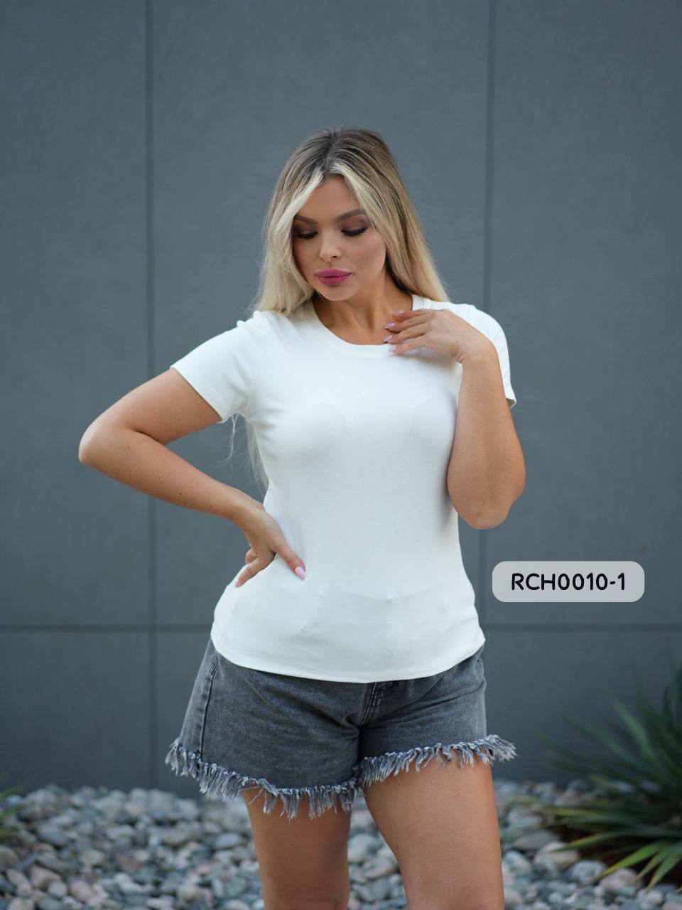 RCH0010-0
Базовая футболка в стиле Skims — идеальная ос...