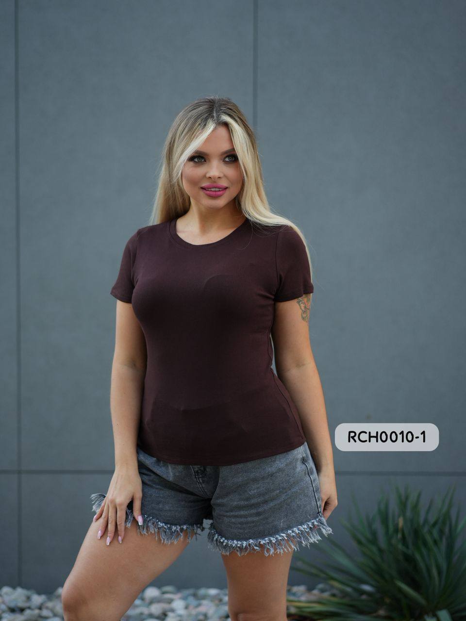 RCH0010-0
Базовая футболка в стиле Skims — идеальная ос...