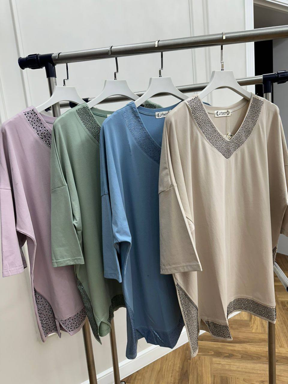 Китай.
Размер;50 по 56 (4 шт в линии)
Цена;680 сом опт....