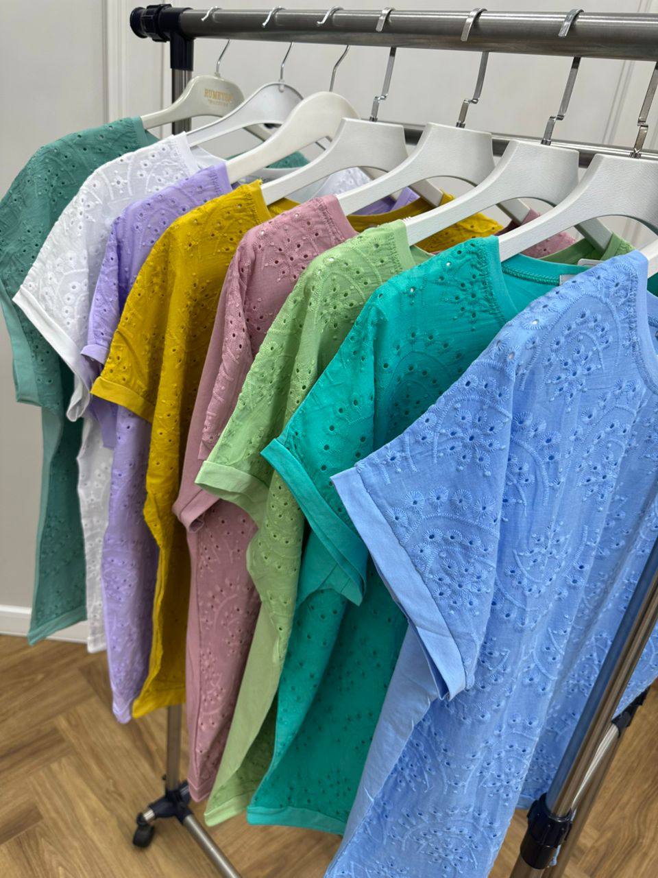 Пекин
Хб.
Размер;стандарт до 52.
Цена;600 сом опт.тб