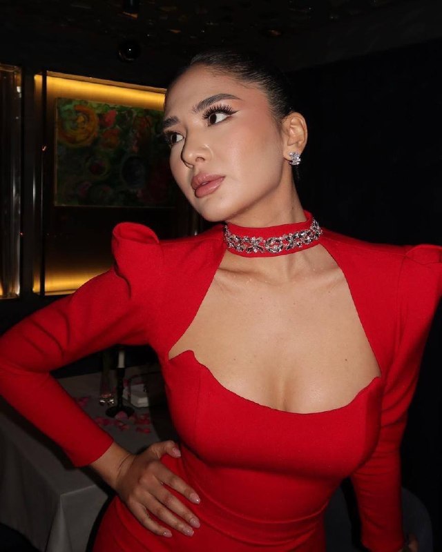 NEW COLLECTION 😍
🤍Платье с корсетом – эксклюзив и блеск...