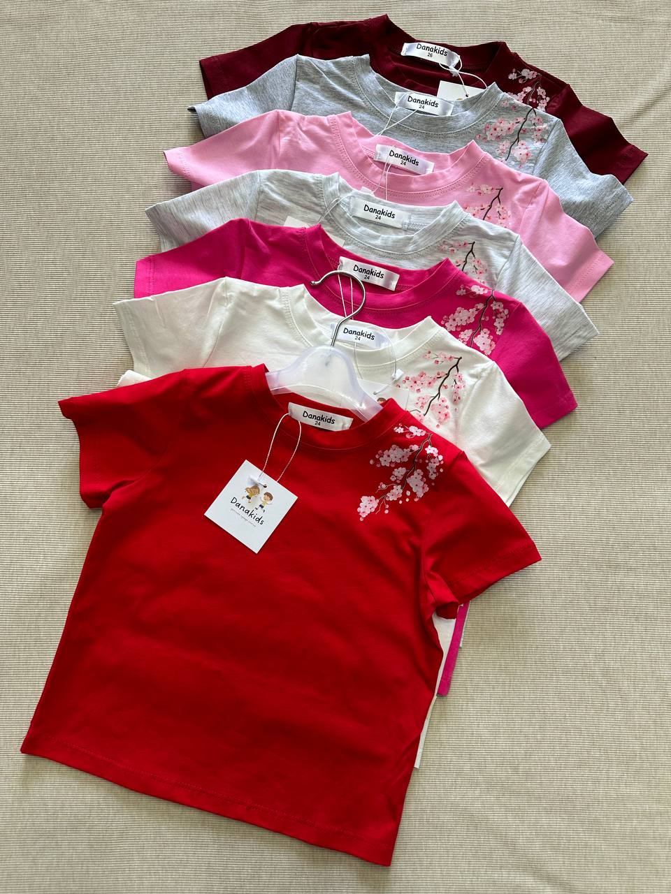 Футболки с принтом сакуры 💞
2-6лет 
Цена:180с
Ткань:суп...