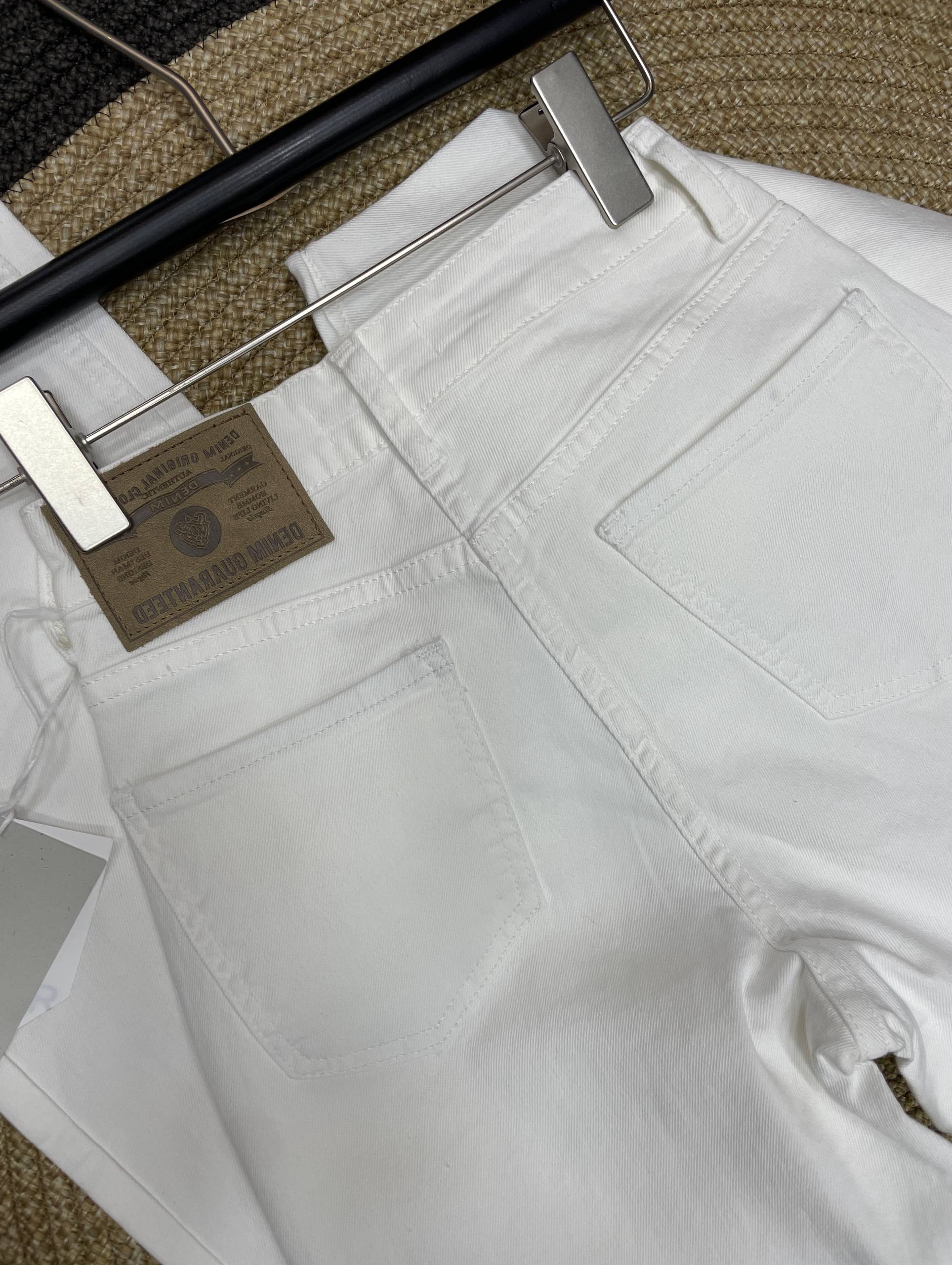 Уважаемые клиенты🌷
Получили повтором белые джинсы 🤍