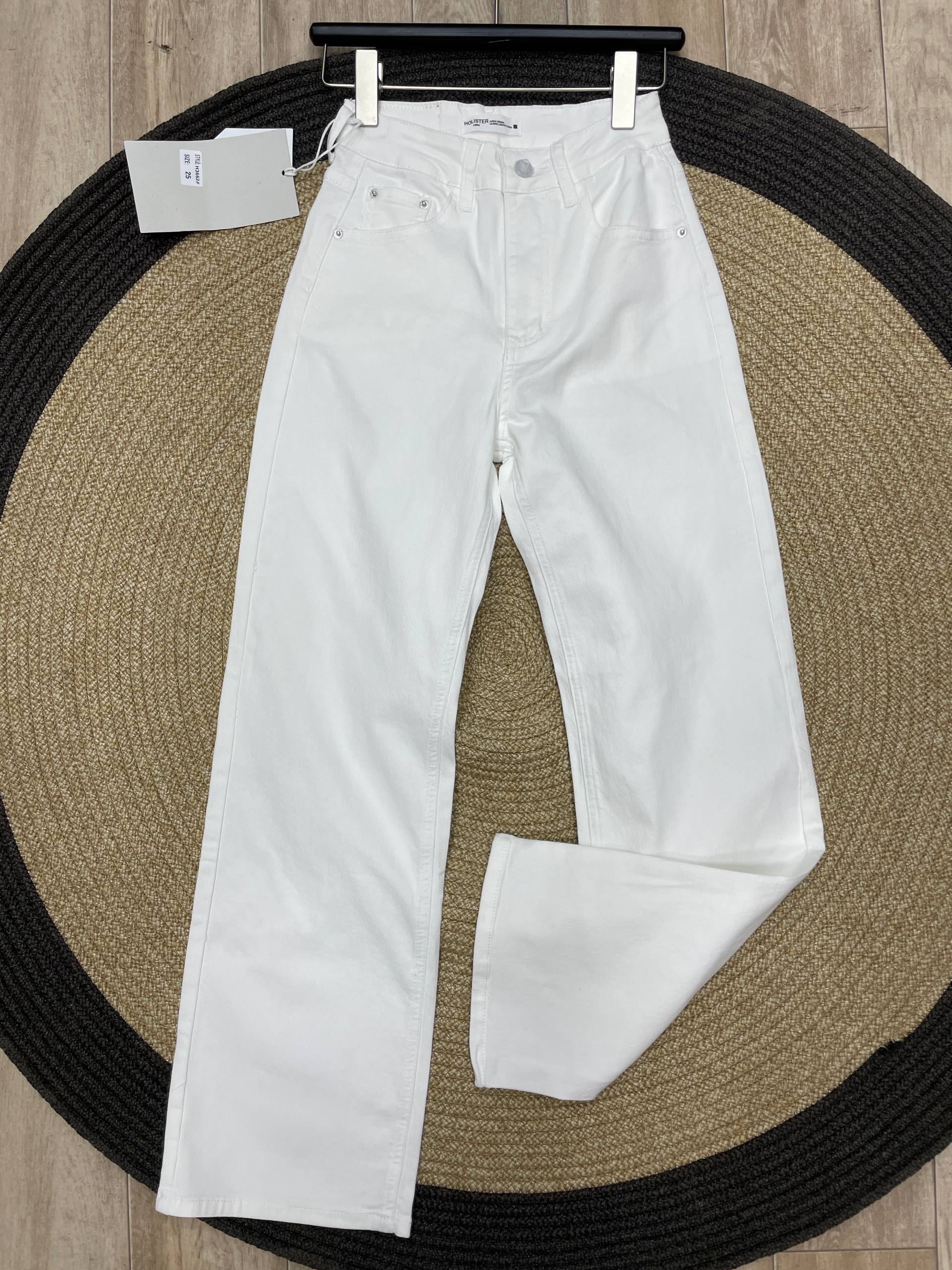 Уважаемые клиенты🌷
Получили повтором белые джинсы 🤍