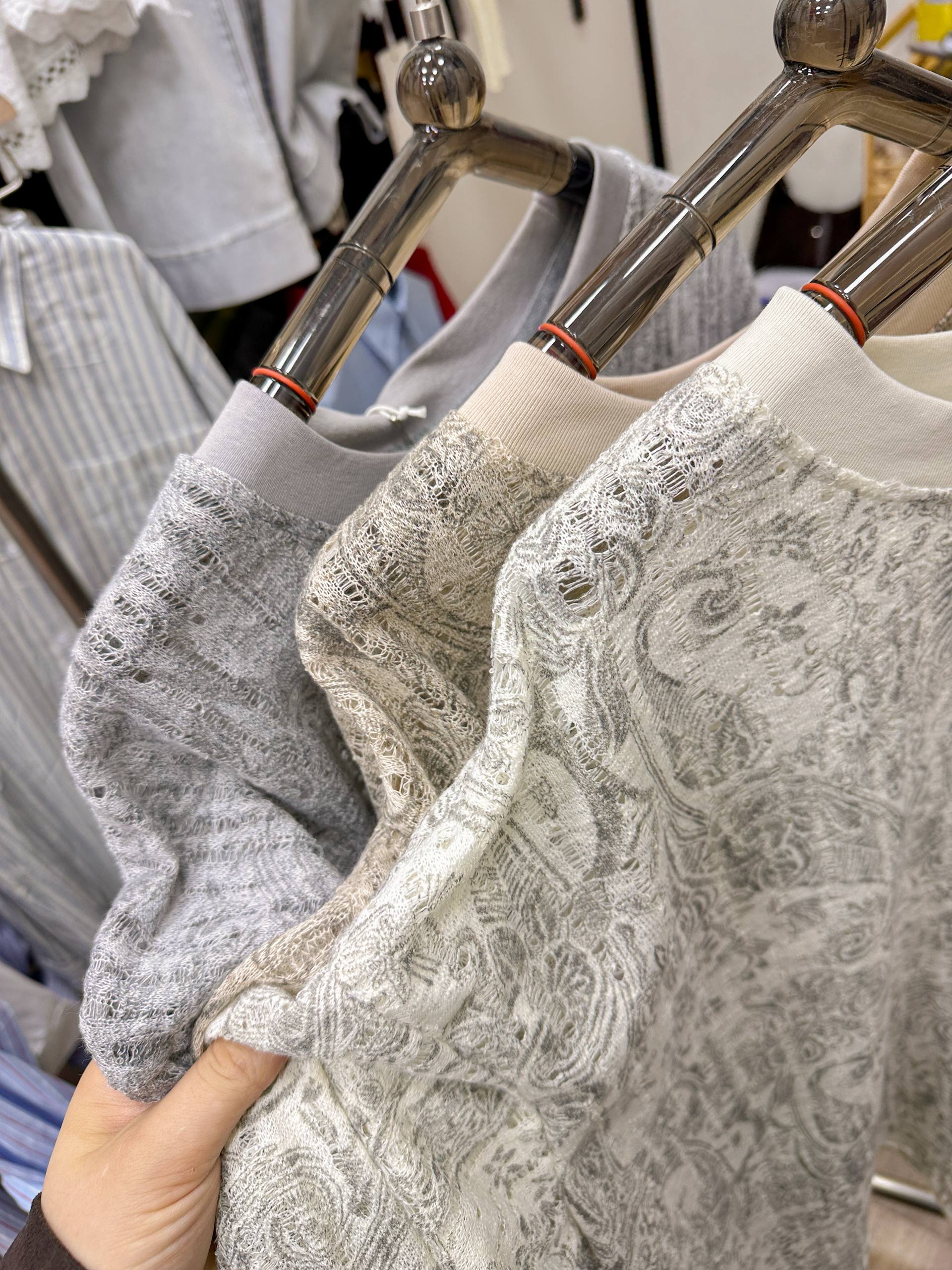 Design by Korea 🌟
В наличии классные футболки оверсайз ...