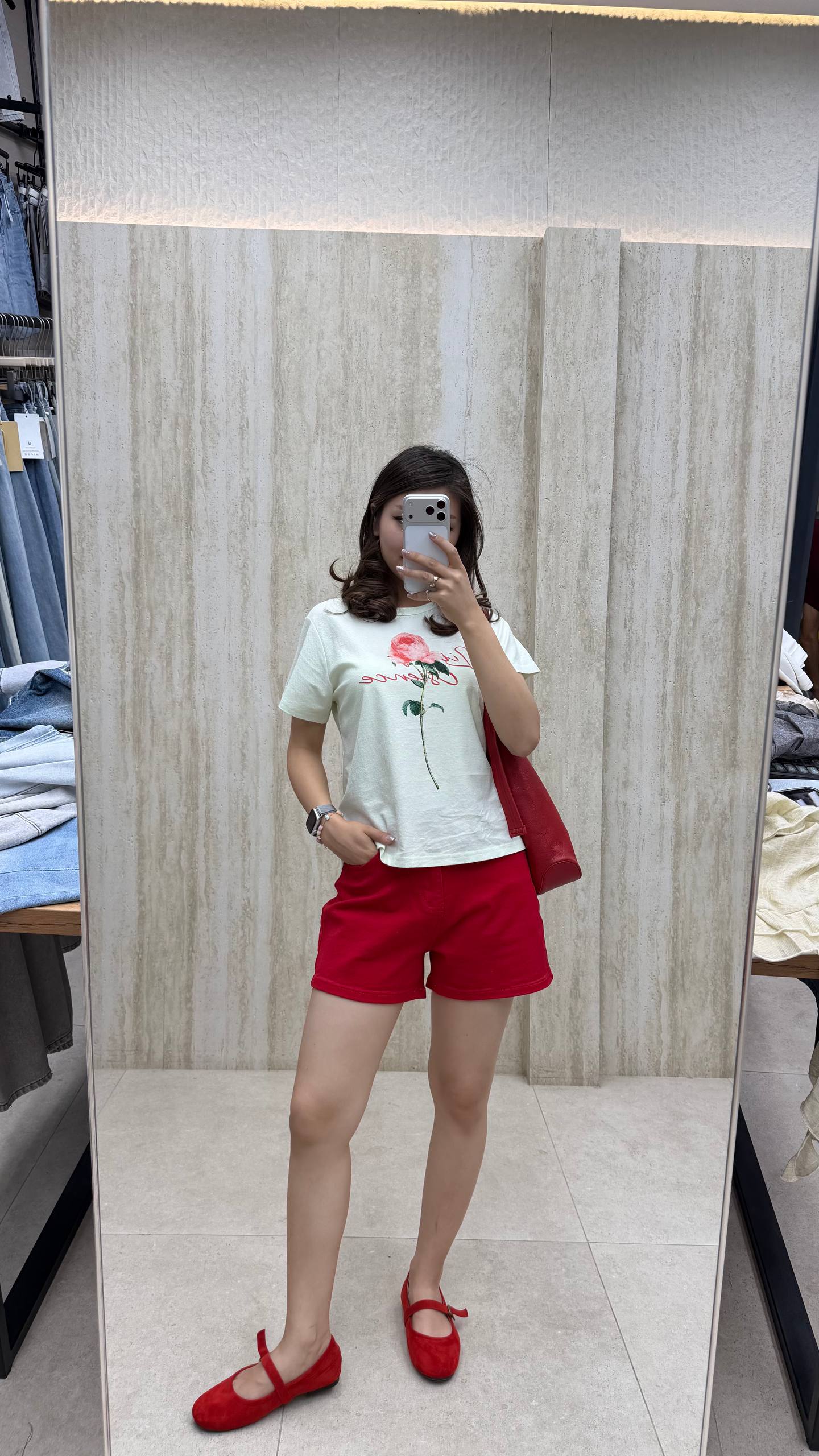 Design by Korea ✨
В наличии
Тонкие и легкие футболки с ...
