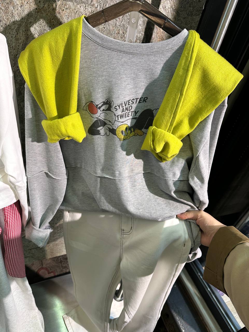 Получили😍
Лонгсливы с мультяшным  принтом🤭