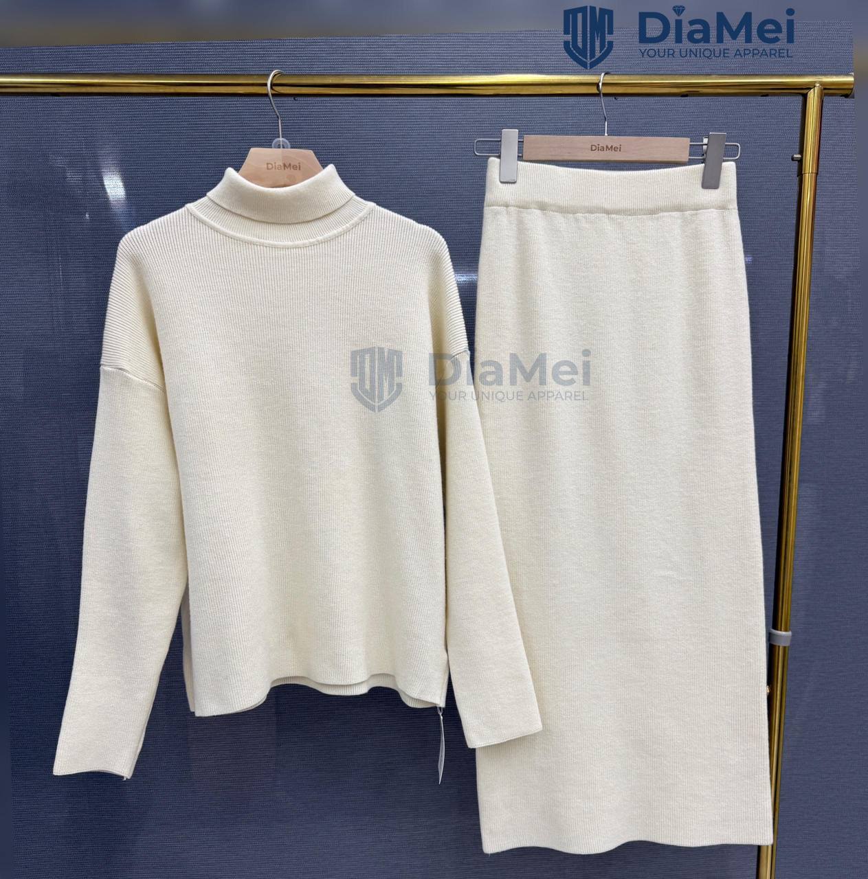 Трикотажная двойка с воротом-гольф