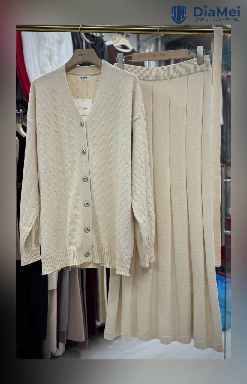 Трикотажная двойка — юбка и кардиган