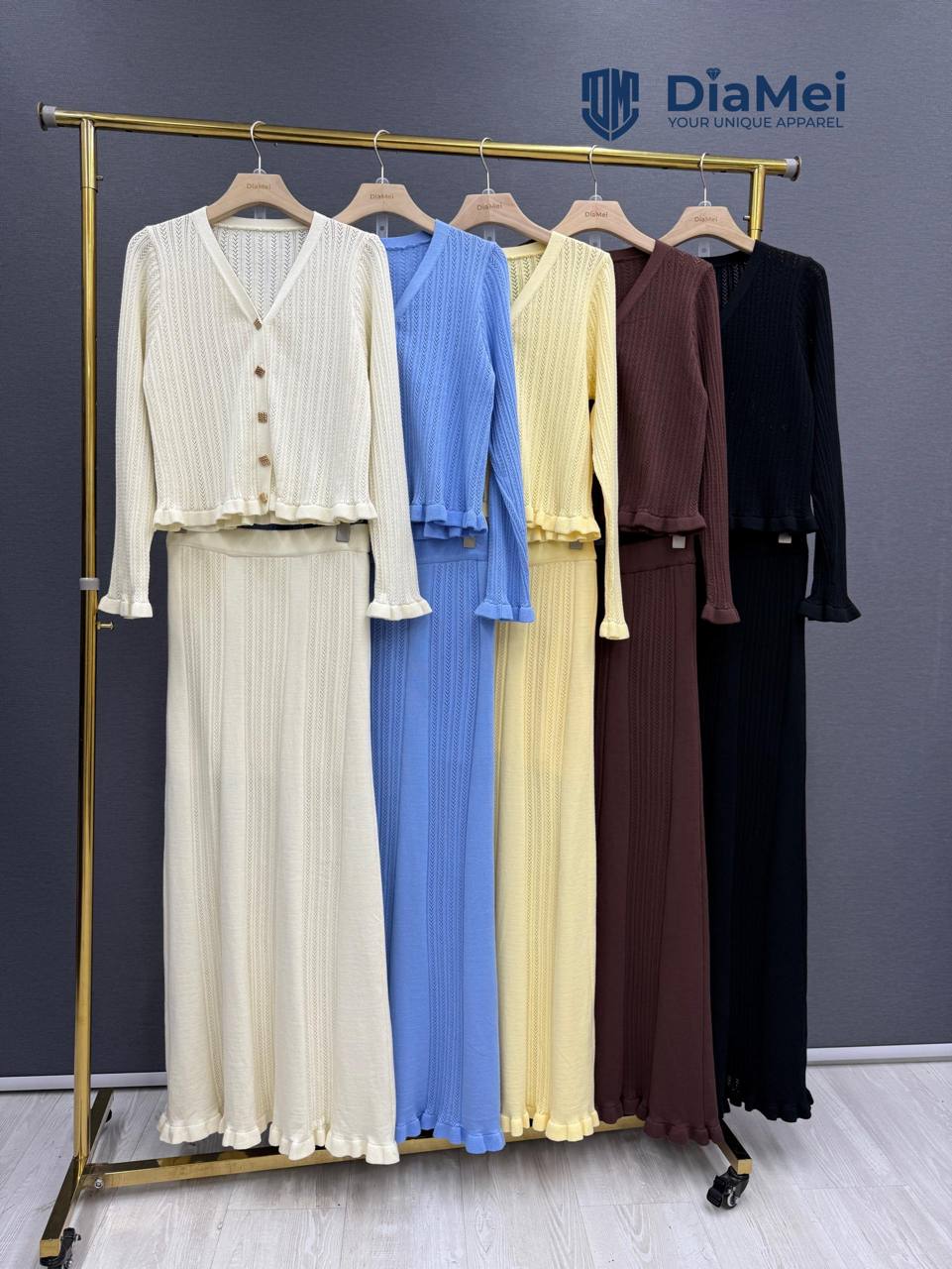 Трикотажная двойка с воланами