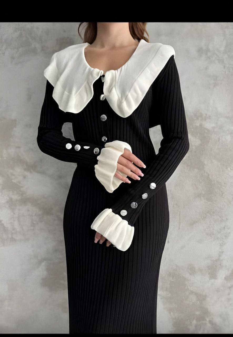 Платье с контрастным воротником и манжетами