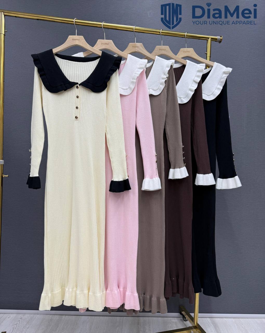 Платье с контрастным воротником и манжетами