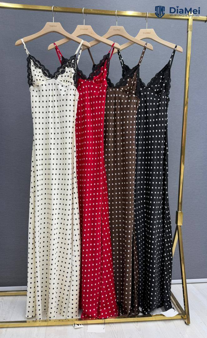 Платье в горох с кружевом