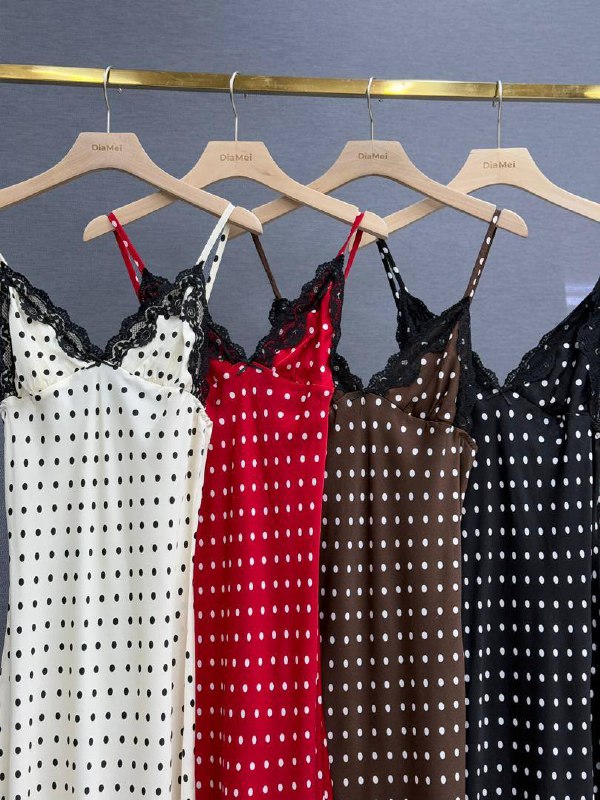 Платье в горох с кружевом