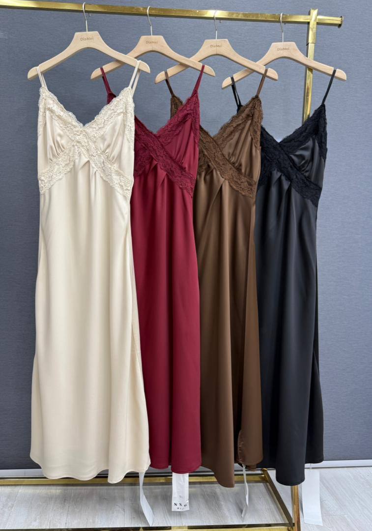 Шелковое платье-комбинация с кружевом — новинка