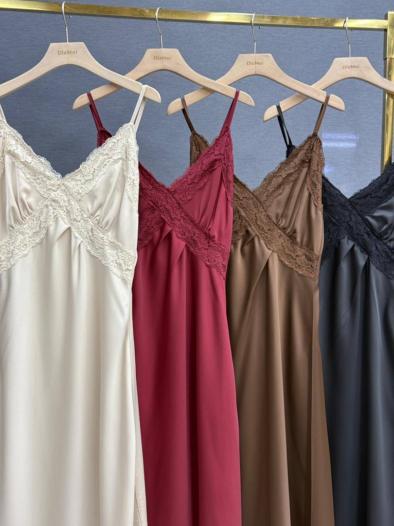 Шелковое платье-комбинация с кружевом — новинка