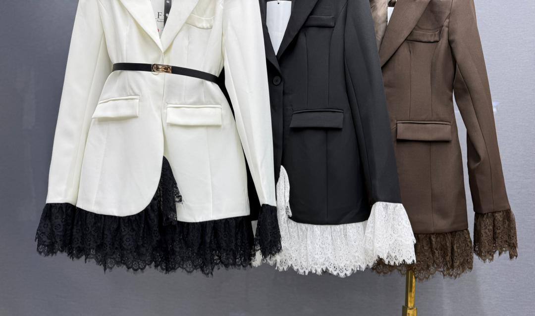 Blazer Dress Lace Trim
Жакет-платье с кружевной отделко...