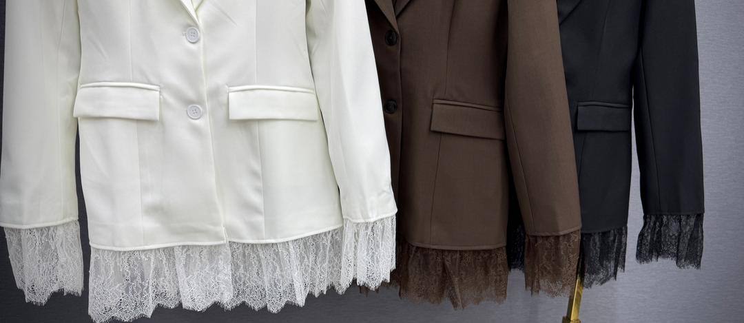 Blazer Lace Hem
Жакет с кружевной отделкой по низу