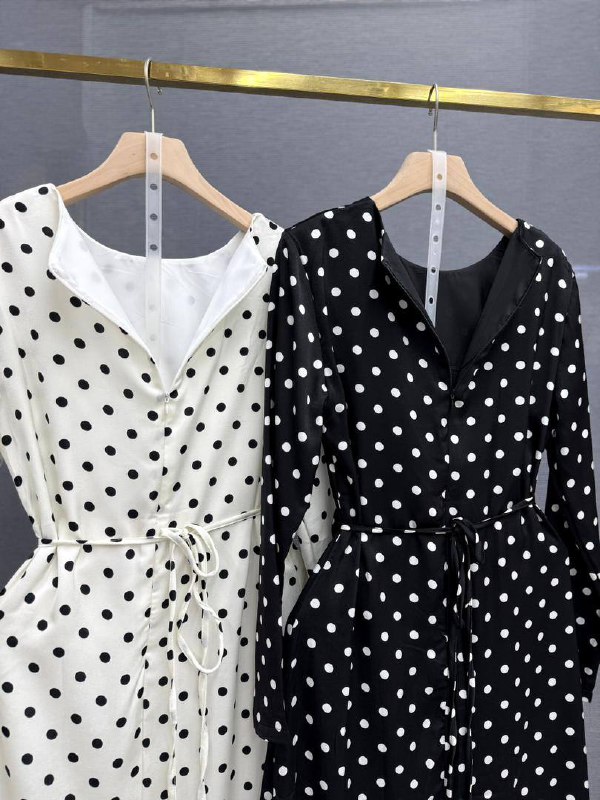 Polka Dot Maxi Dress
Платье в горошек с кружевной отдел...
