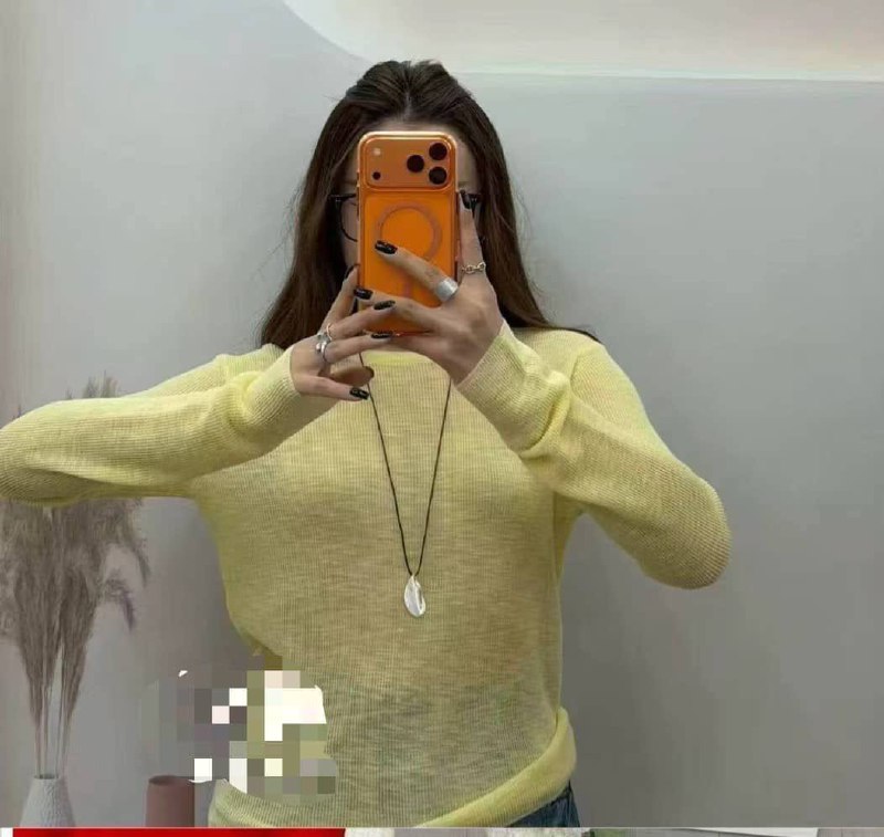 Light Knit Sweater
Лёгкий трикотажный лонгслив — универ...