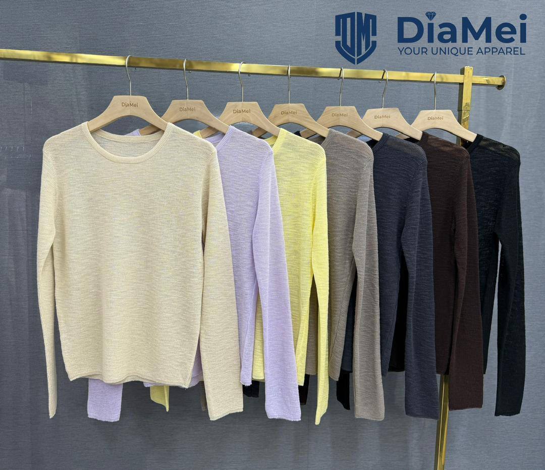 Light Knit Sweater
Лёгкий трикотажный лонгслив — универ...