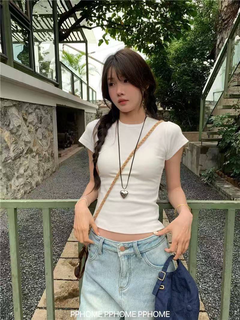 Basic Fit T-Shirt
Базовая облегающая футболка — идеальн...