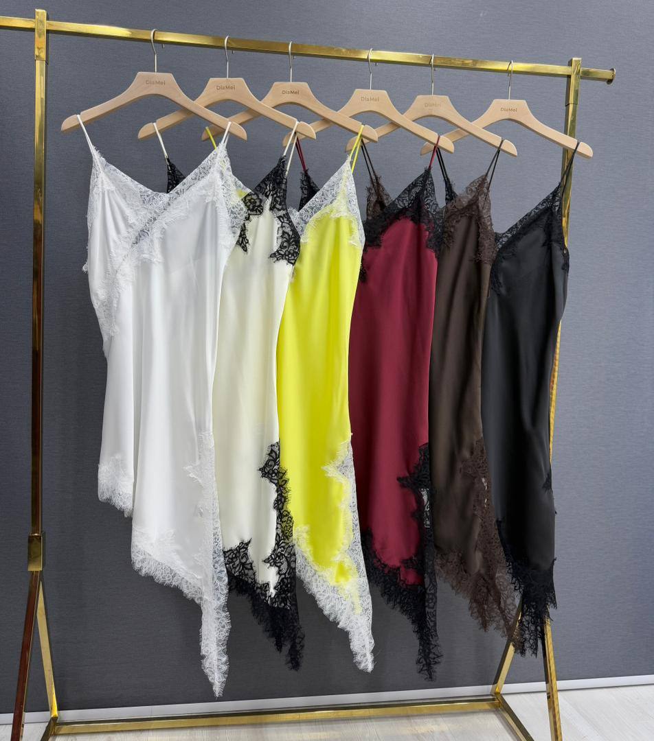 Lace Slip Dress
Асимметричное платье с кружевом