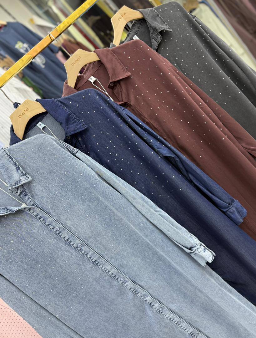 Shimmer Denim Maxi Dress
Джинсовое платье-рубашка со ст...