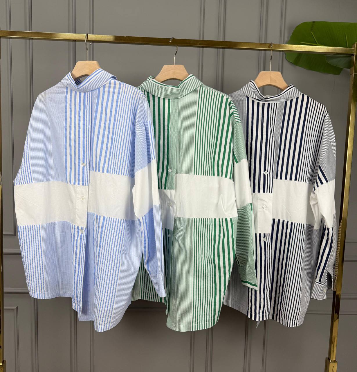 Рубашка в микс-полоску с контрастной вставкой