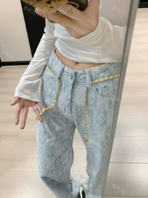 Джинсы широкого кроя
● Размеры: S / M / L / XL
● Цена: ...