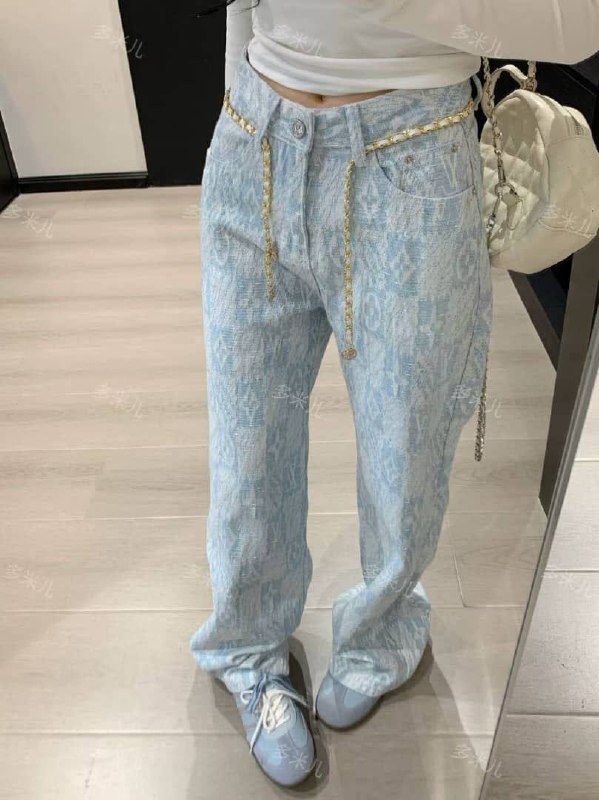 Джинсы широкого кроя
● Размеры: S / M / L / XL
● Цена: ...