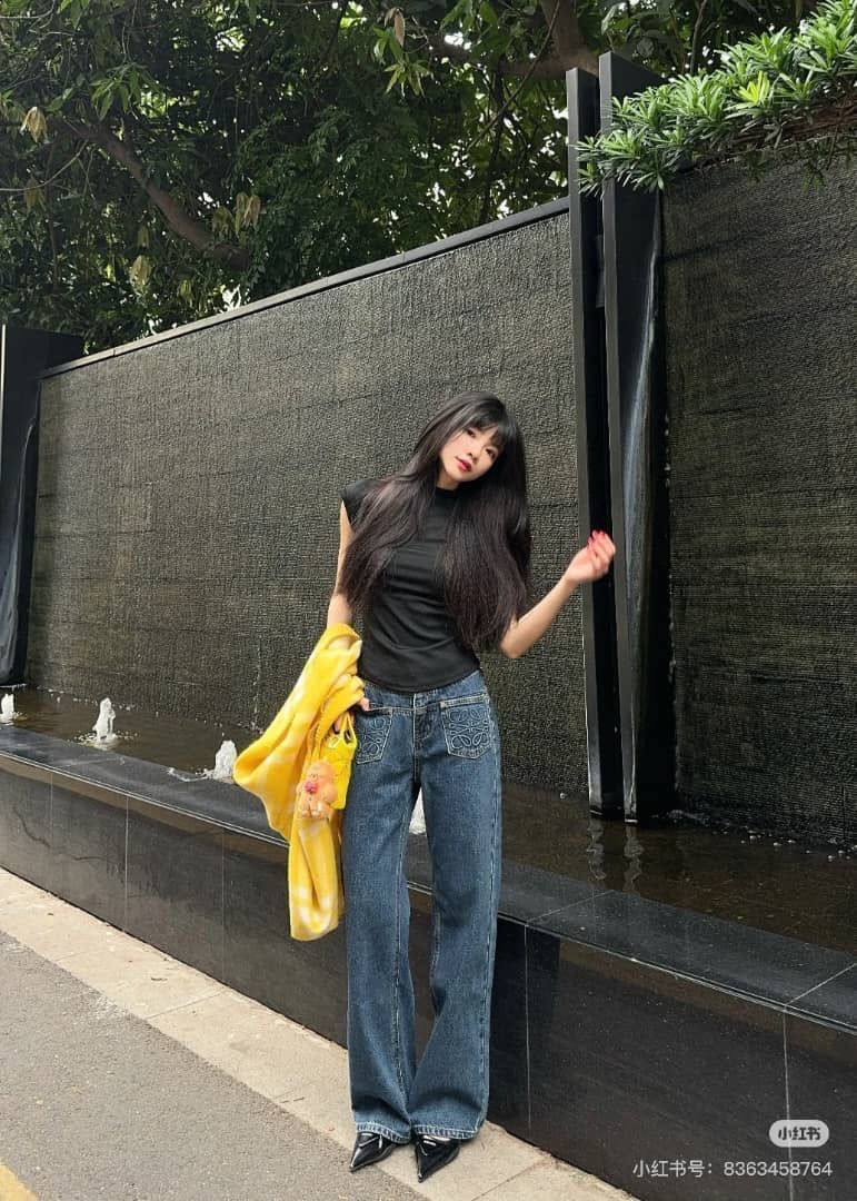 Джинсы Wide Leg с вышивкой
Стильные джинсы широкого кро...