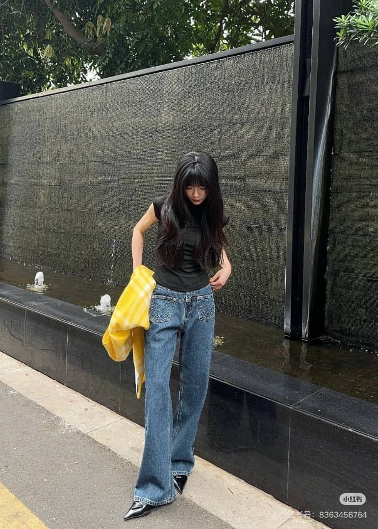 Джинсы Wide Leg с вышивкой
Стильные джинсы широкого кро...